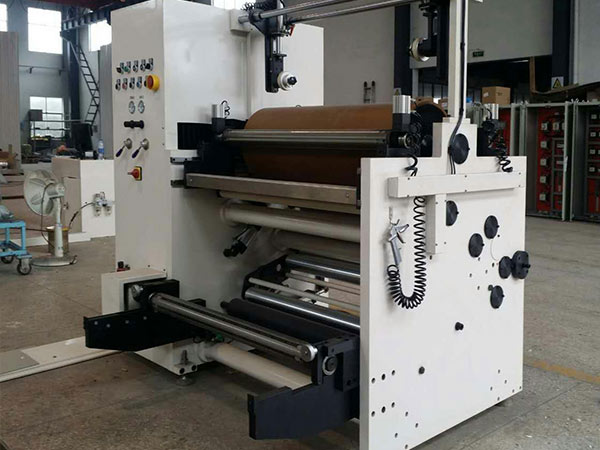 中心表面卷取分切機